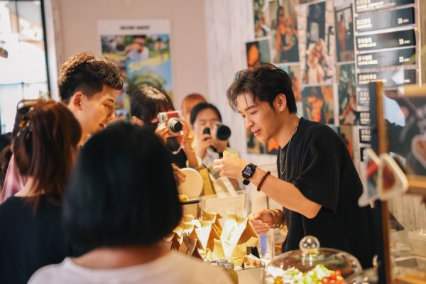 粤友钱配资 演员闪现面包店，百年建筑好戏连台，国庆长假上海演艺覆盖更多人群